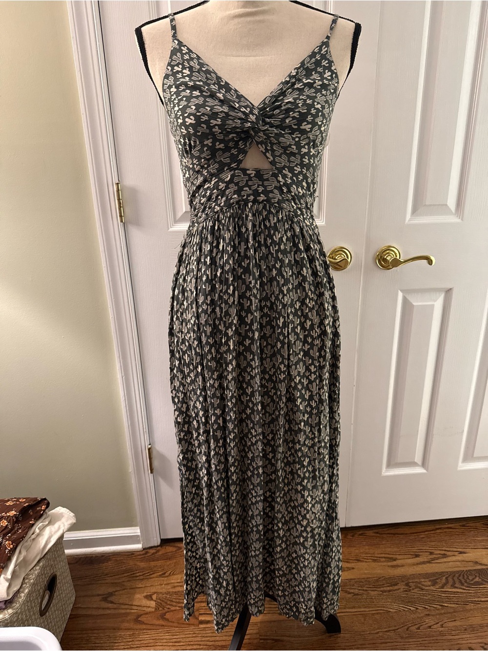 Francesca's mi ami Maxi Dress Dark Green and White Cactus